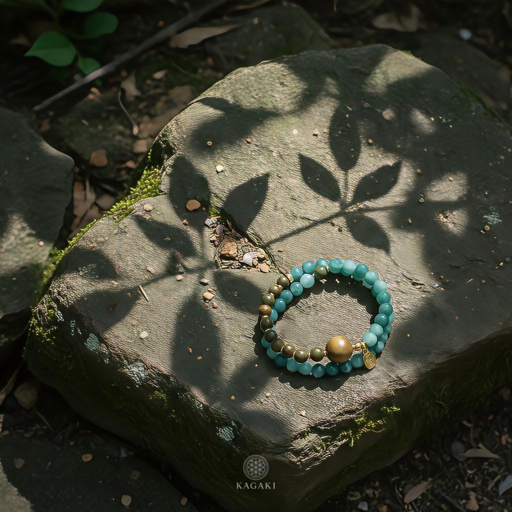 KAGAKI blue apatite sandalwood bracelet in blue apatite with sandalwood, on wrist, for meditation and daily intention