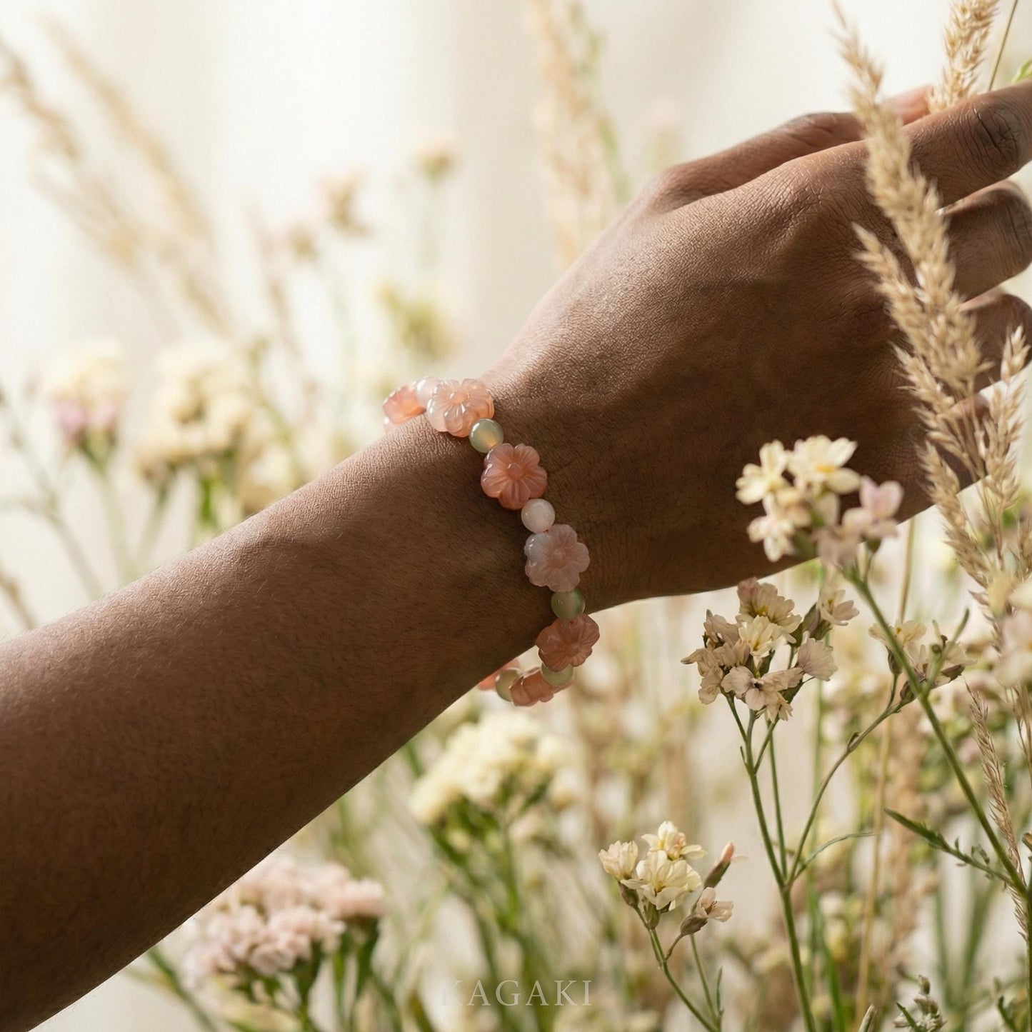 KAGAKI flower agate jade bracelet in flower agate with jade tones, scale on hand, for meditation and daily intention
