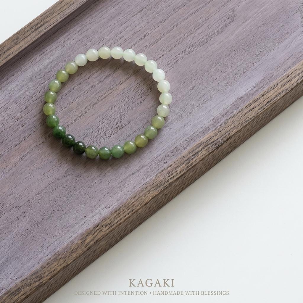 KAGAKI natural green jade beaded bracelet in gradient green jade, gift packaging, for meditation and daily intention
