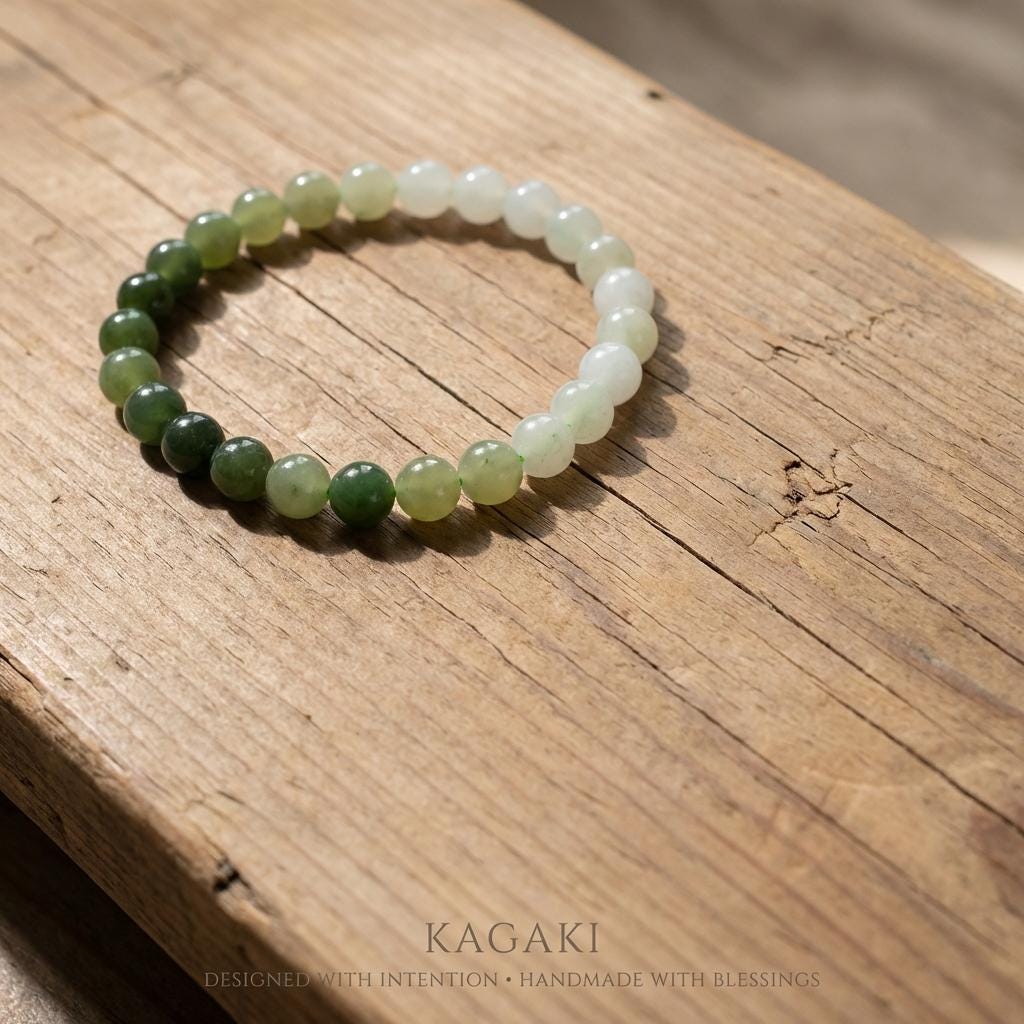 KAGAKI natural green jade beaded bracelet in gradient green jade, scale on hand, for meditation and daily intention
